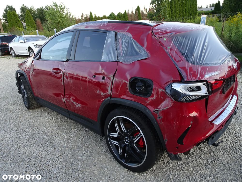 Mercedes-Benz GLA - 10