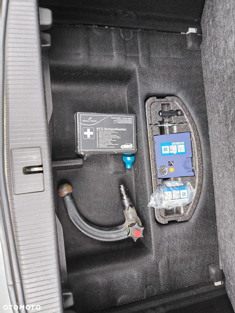 Opel Astra 1.6 Turbo Edition - 16