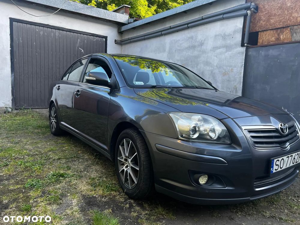 Toyota Avensis - 1