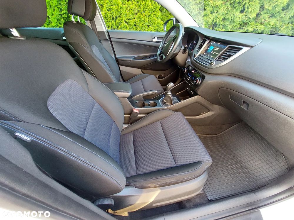 Hyundai Tucson 2.0 CRDI BlueDrive Style 2WD - 19