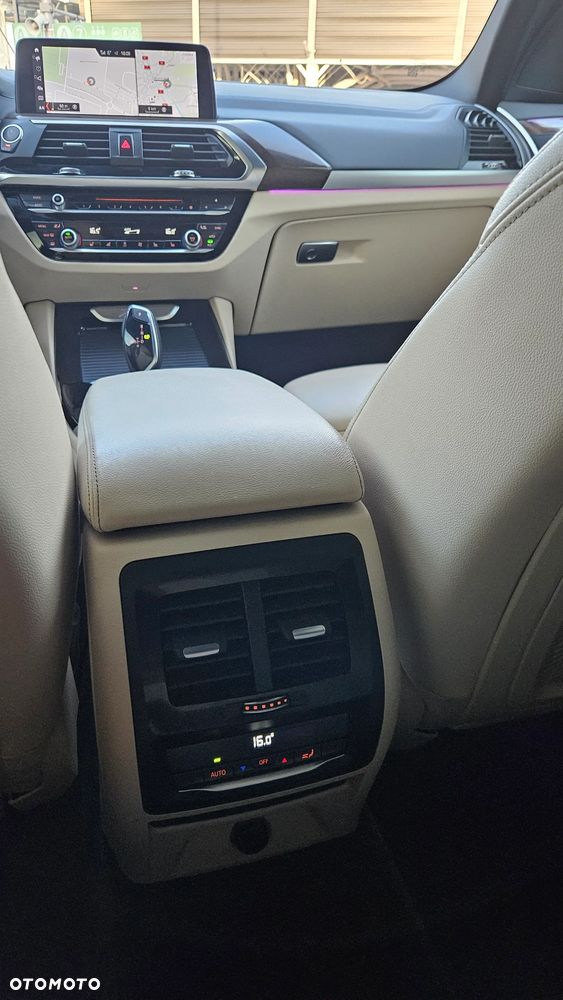 BMW X3 xDrive30i Luxury Line - 29