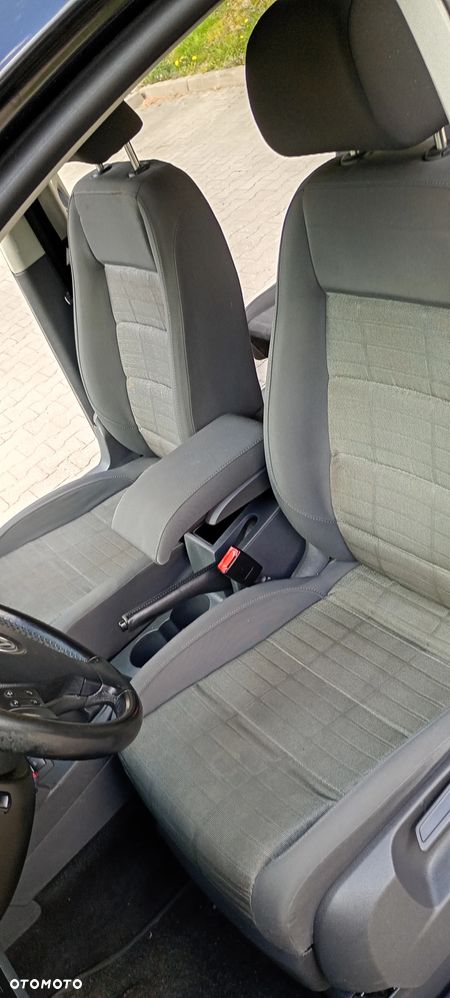 Volkswagen Touran 1.9 TDI Conceptline - 27