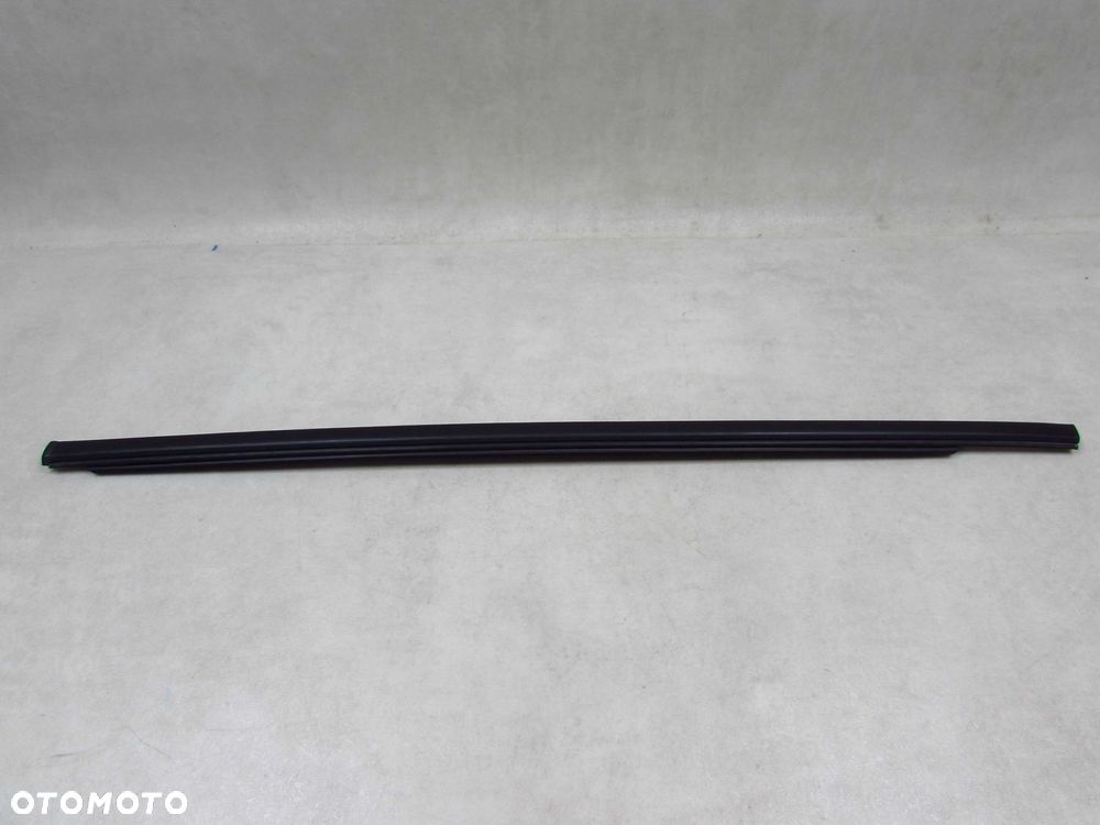 LYNK&CO 01 LISTWA USZCZELKA ZGARNIAJACA PARAPET DRZWI TYL LEWA - 7