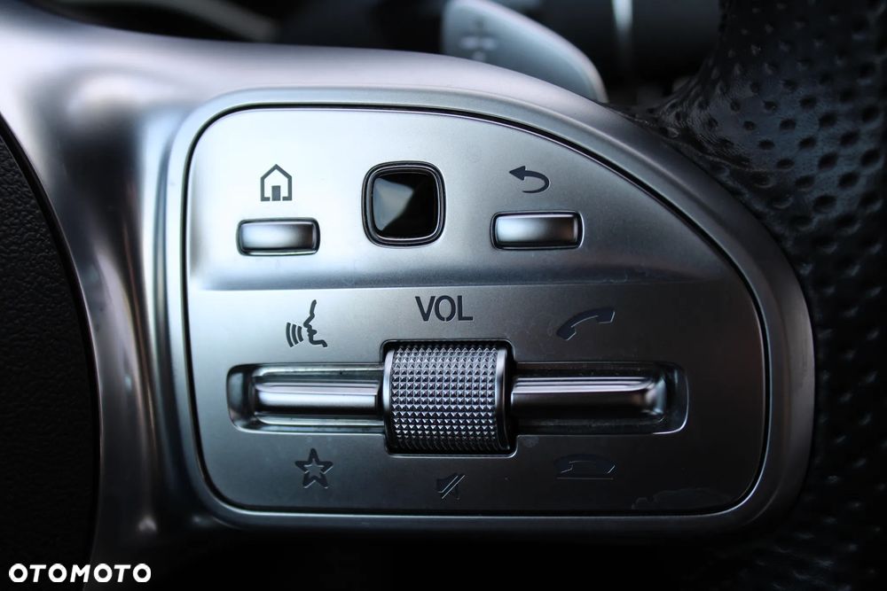 Mercedes-Benz Klasa C 200 9G-TRONIC AMG Line - 18