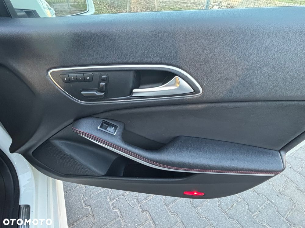 Mercedes-Benz CLA 250 4-Matic AMG Line - 26