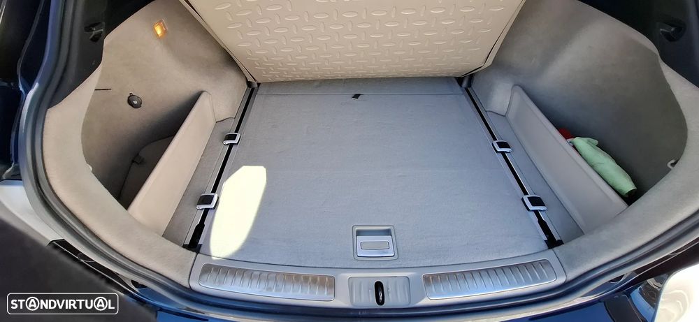 Toyota Avensis SW 2.2 D-CAT Luxury +P.Multimédia - 11