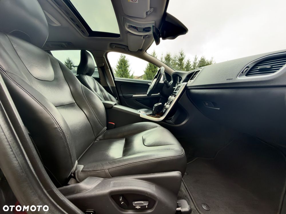 Volvo V60 D5 AWD Geartronic - 25