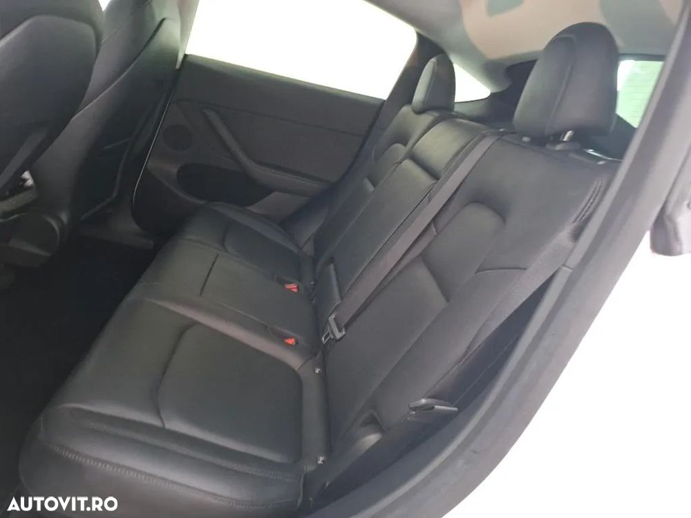 Tesla Model Y Long Range Dual Motor AWD - 5