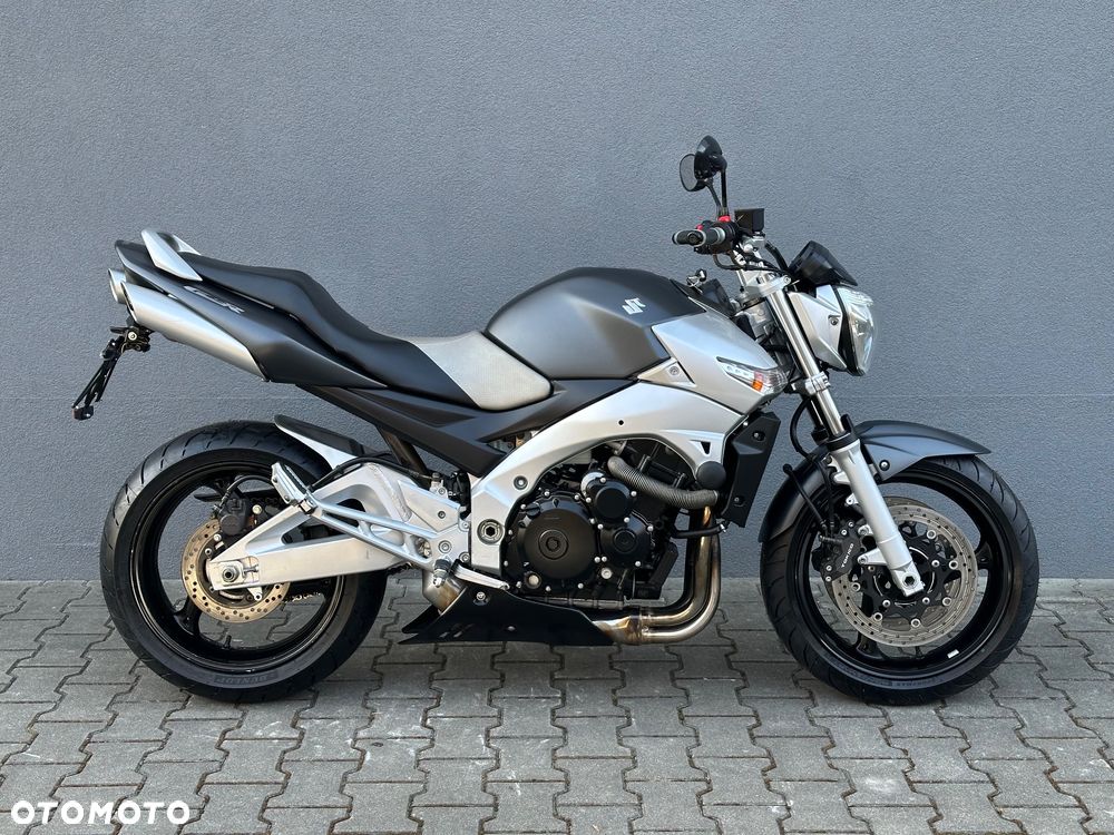 Suzuki GSR - 7