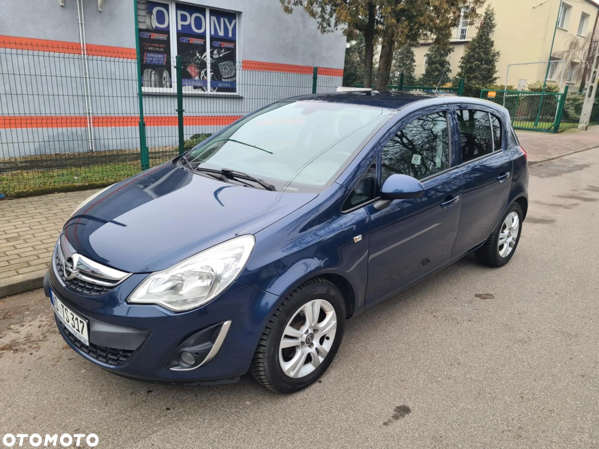 Opel Corsa 1.4 16V Innovation - 1