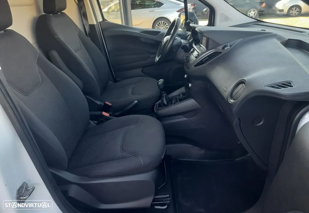 Ford Transit Courier - 9