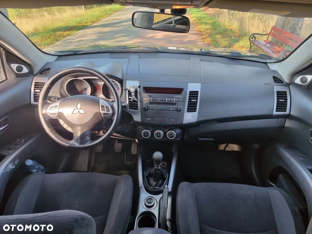 Mitsubishi Outlander 2.0 DID Invite SE - 8