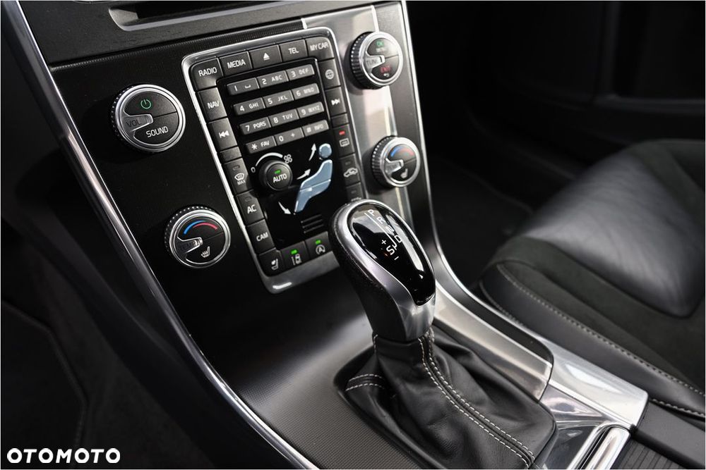 Volvo V60 D5 Geartronic RDesign - 25
