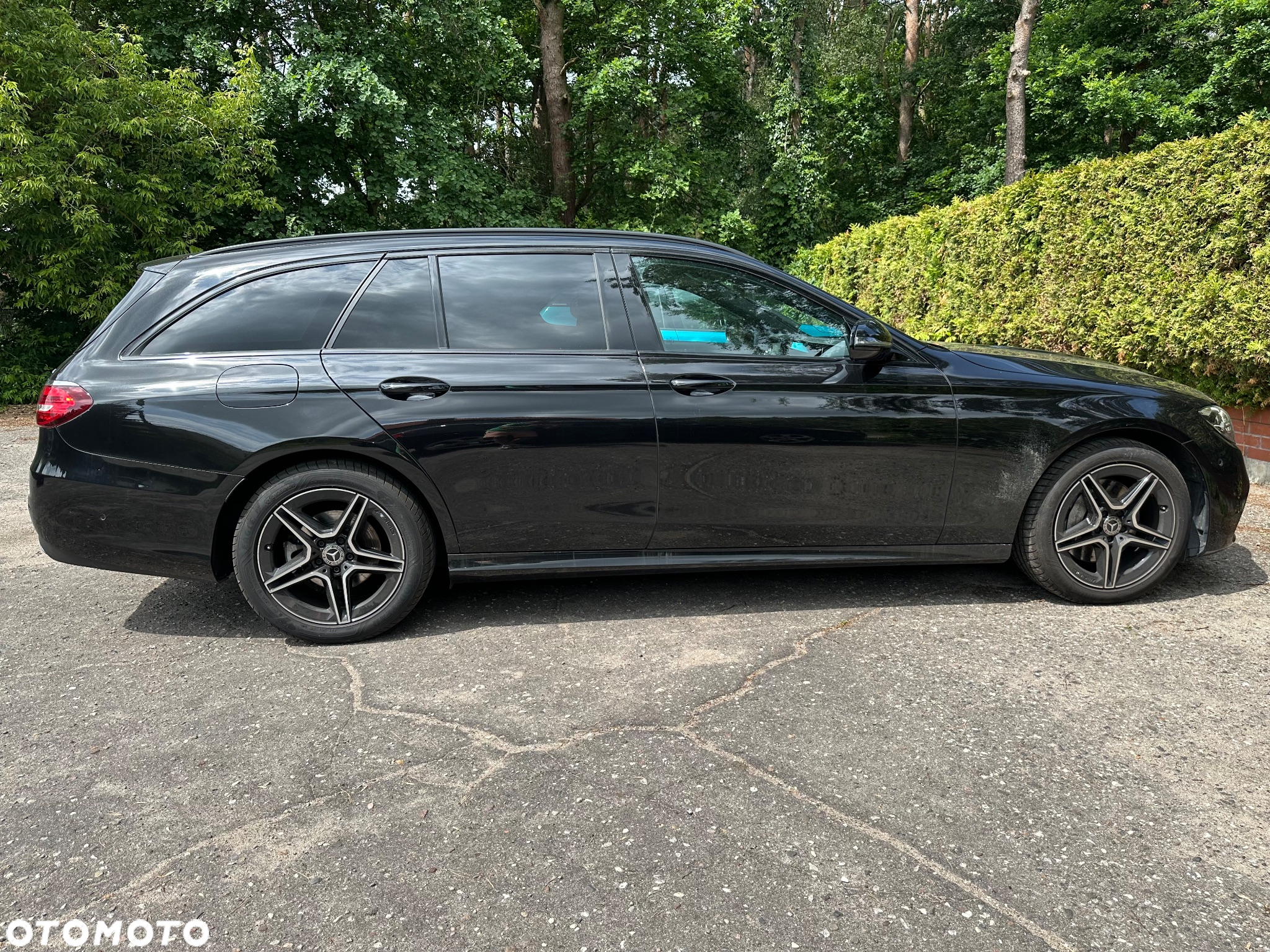 Mercedes-Benz Klasa E 300 d 4Matic T 9G-TRONIC AMG Line - 9