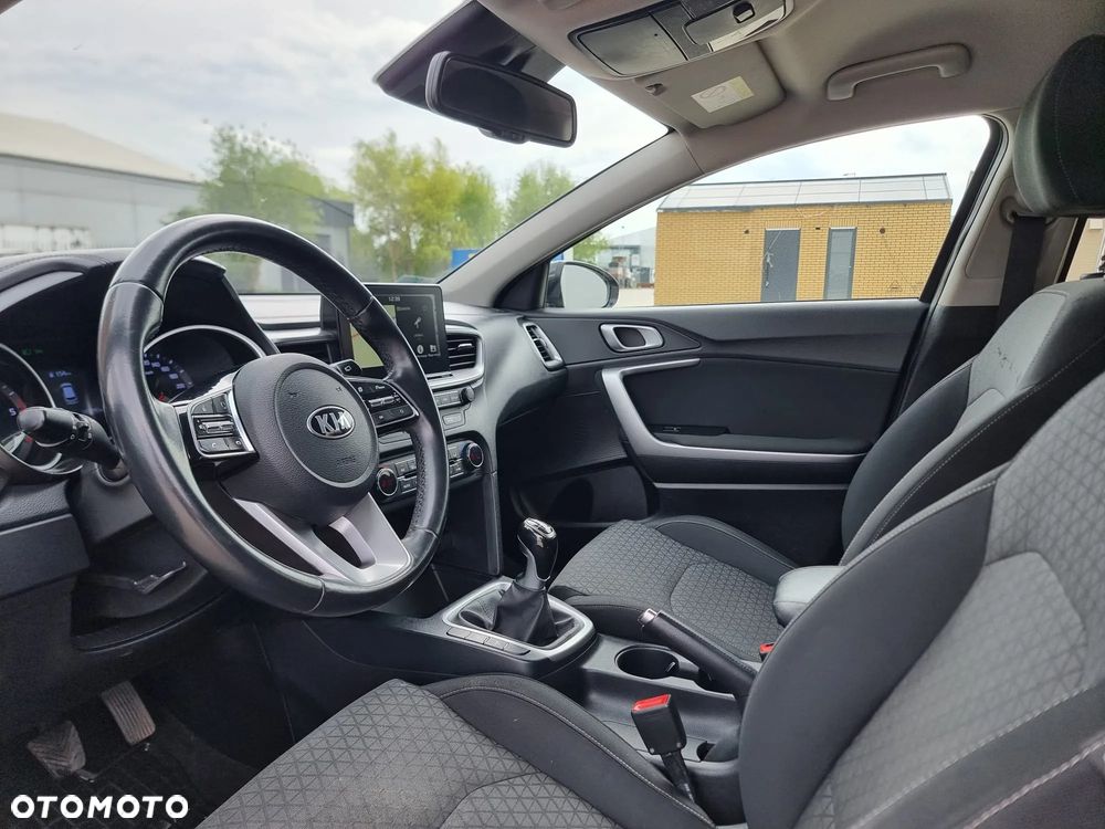 Kia Ceed 1.6 CRDi mHEV M - 8