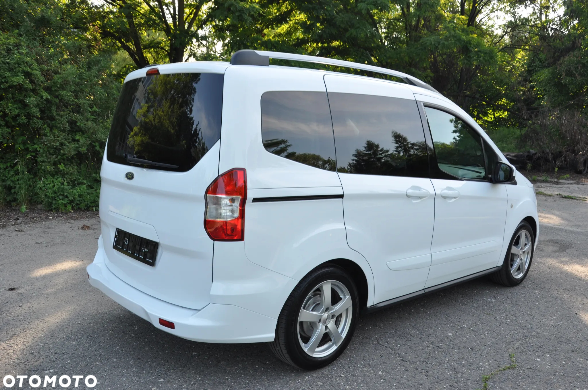 Ford Tourneo Courier - 11