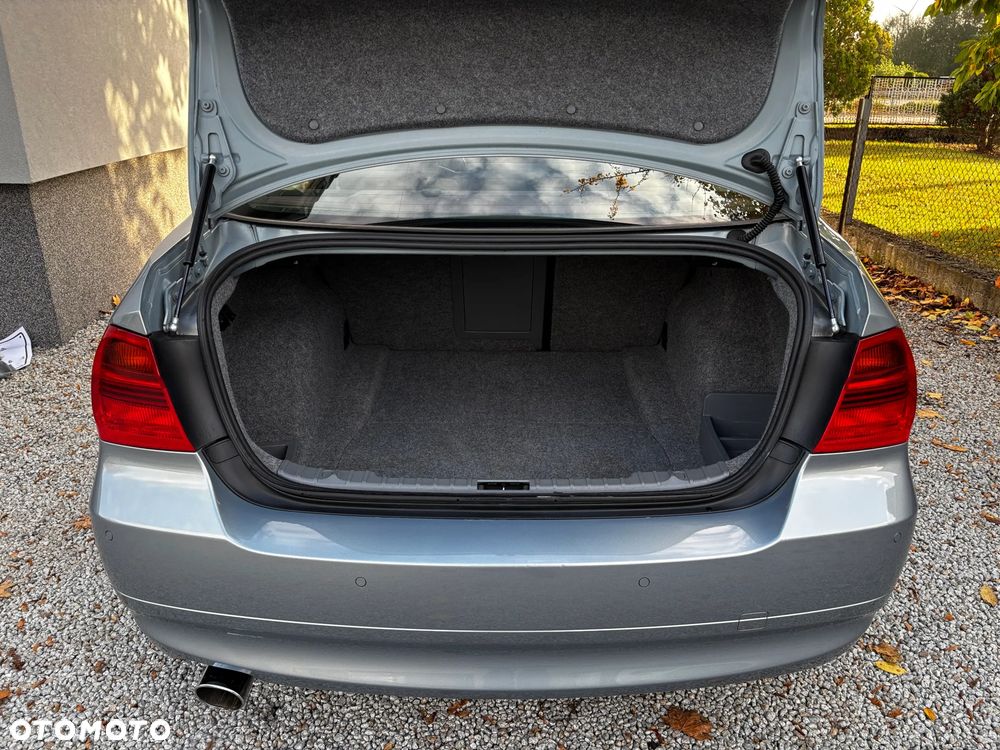 BMW Seria 3 320i - 16
