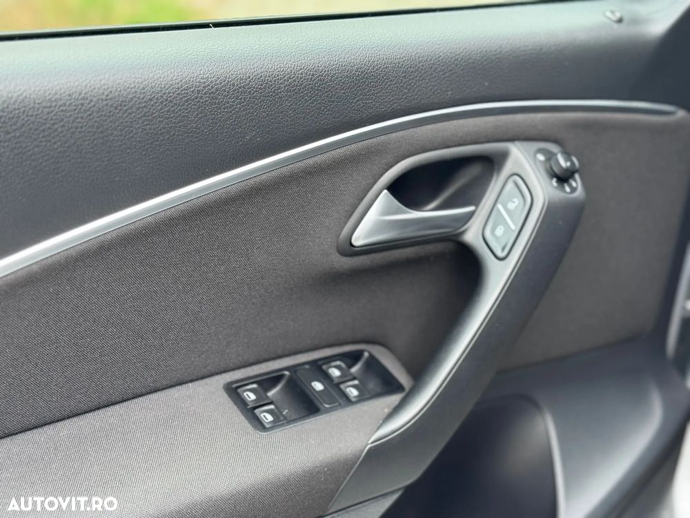 Volkswagen Polo 1.4 TDI Blue Motion Technology Lounge - 9