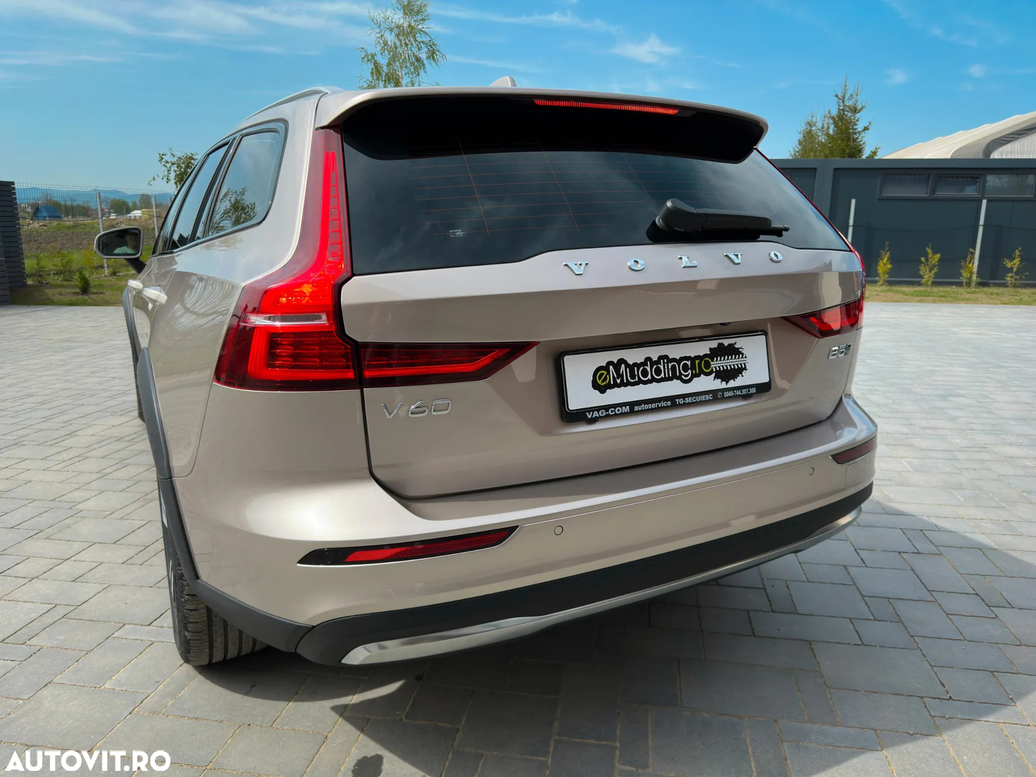 Volvo V60 Cross Country B5 B AWD - 4
