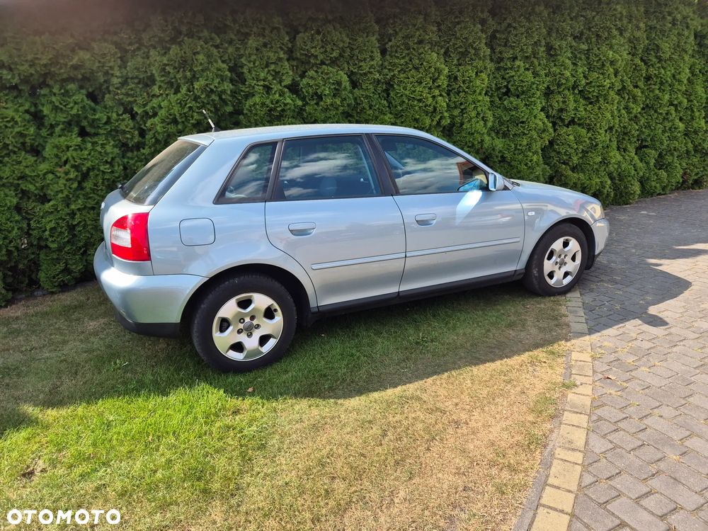 Audi A3 Sportback - 1