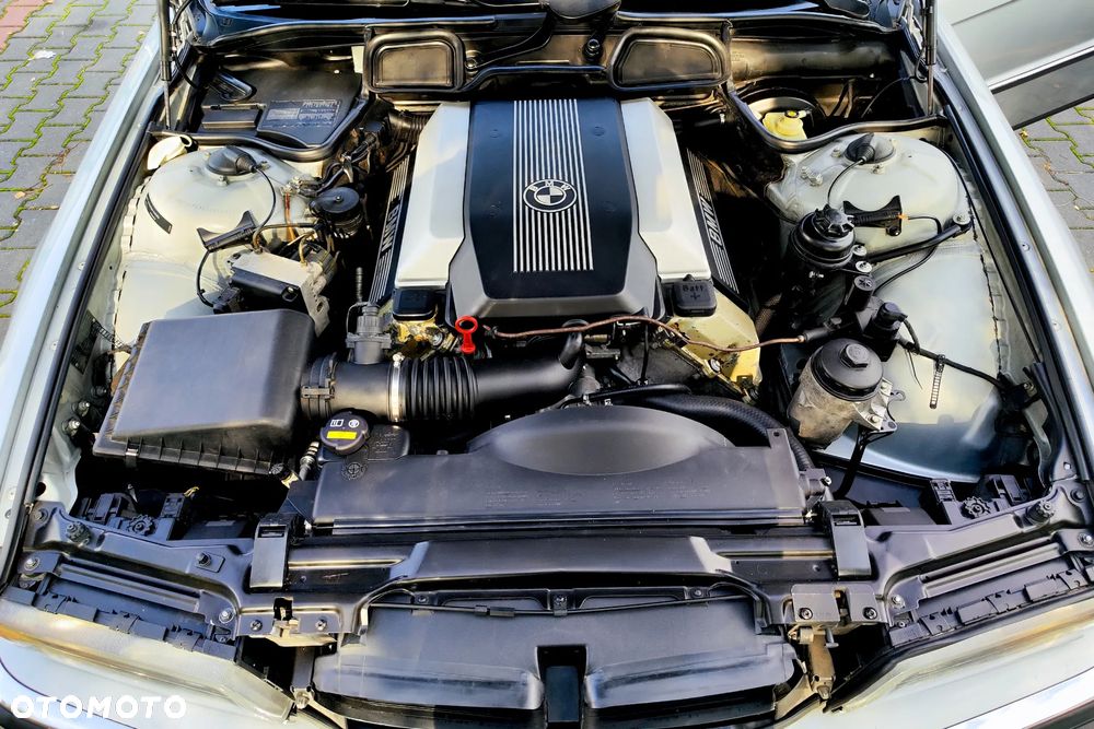 BMW Seria 7 740i V8 - 36