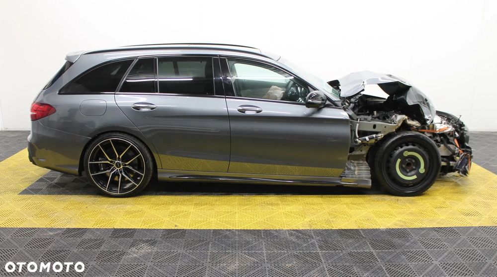 Mercedes-Benz Klasa C AMG 63 T AMG Speedshift 7G-MCT - 6