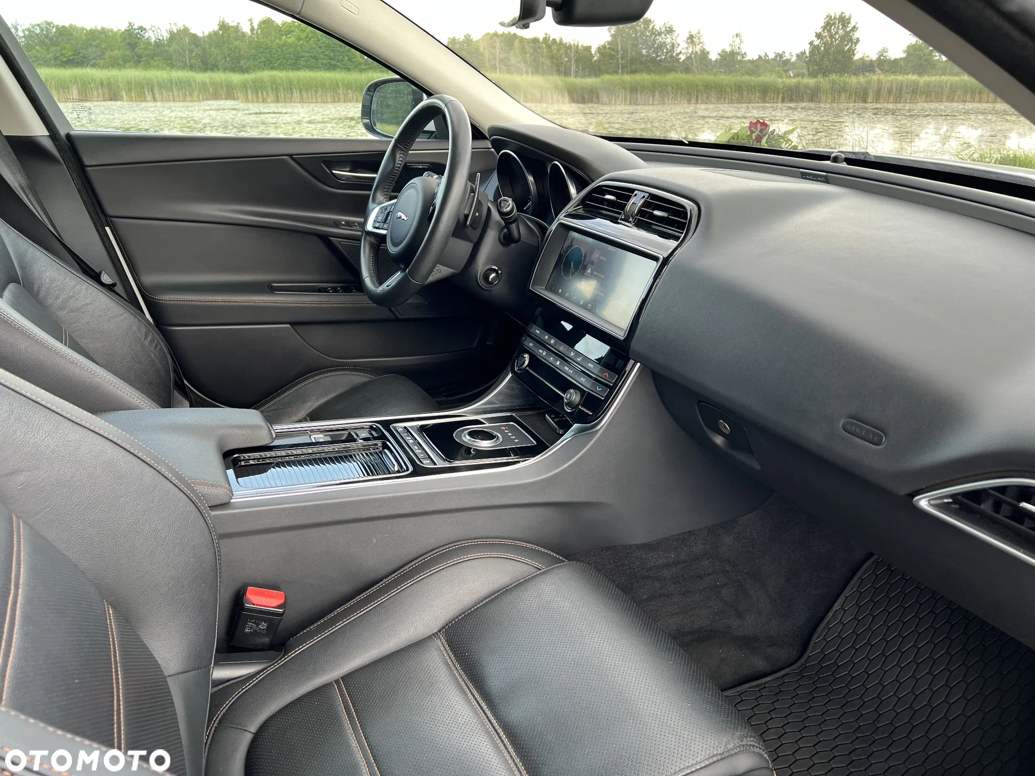 Jaguar XE 2.0 T Prestige - 5