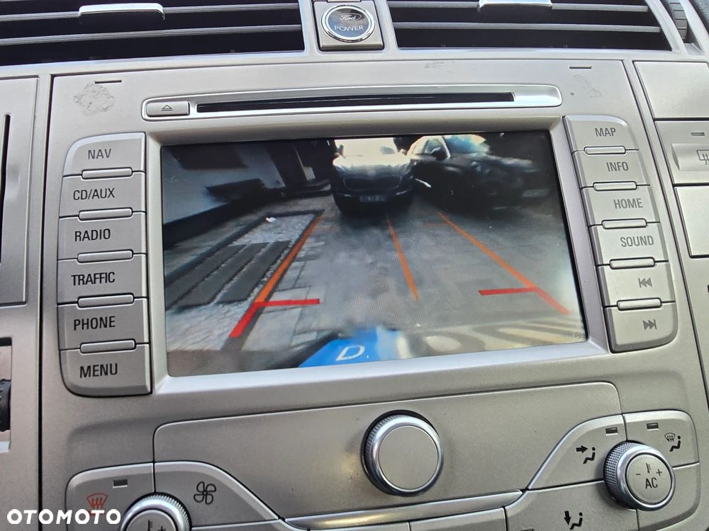 Ford Kuga 2.0 TDCi 2x4 Titanium - 32