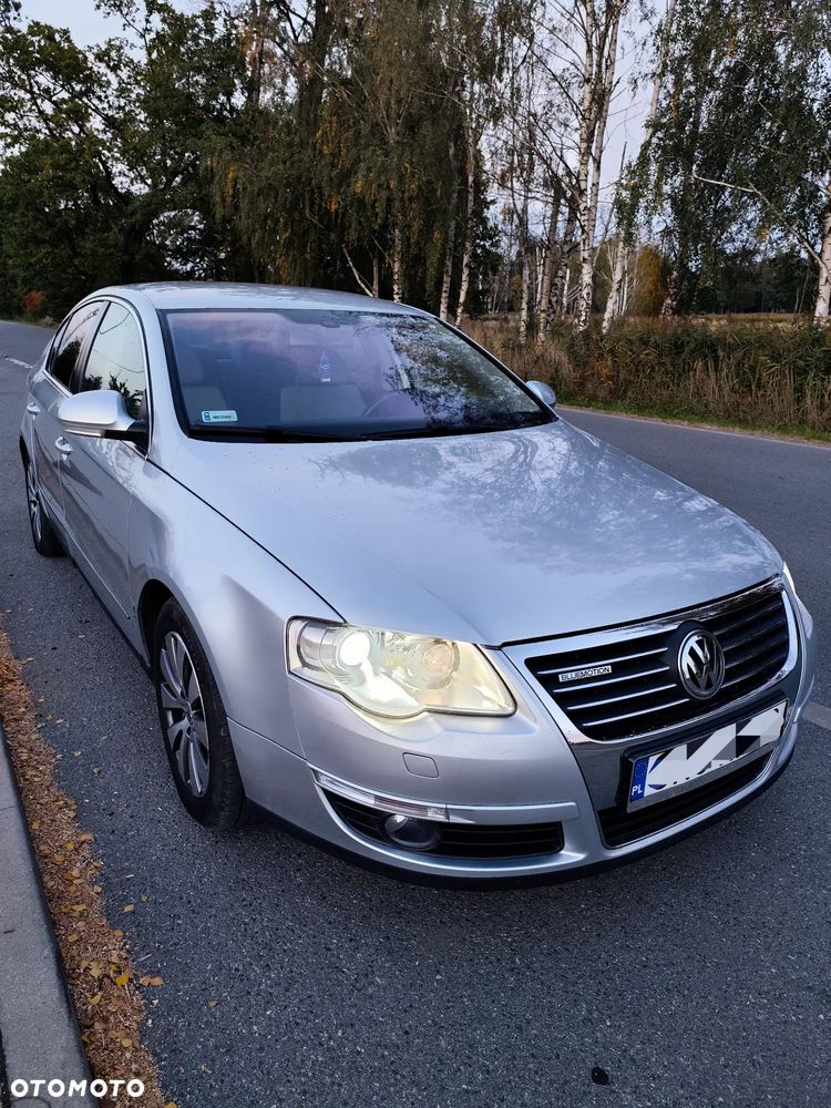 Volkswagen Passat - 1