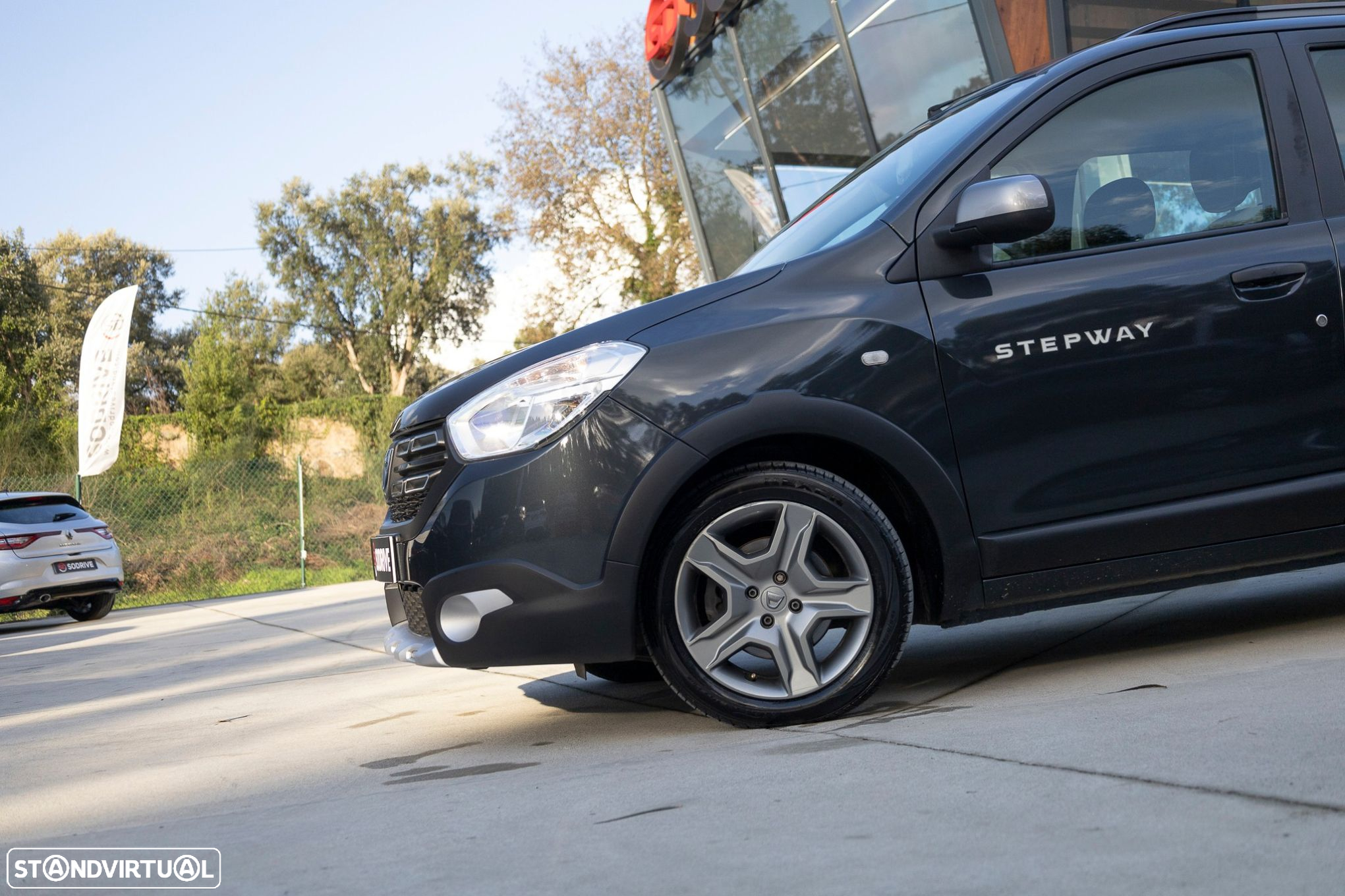 Dacia Lodgy 1.5 Blue dCi Stepway 7L - 12