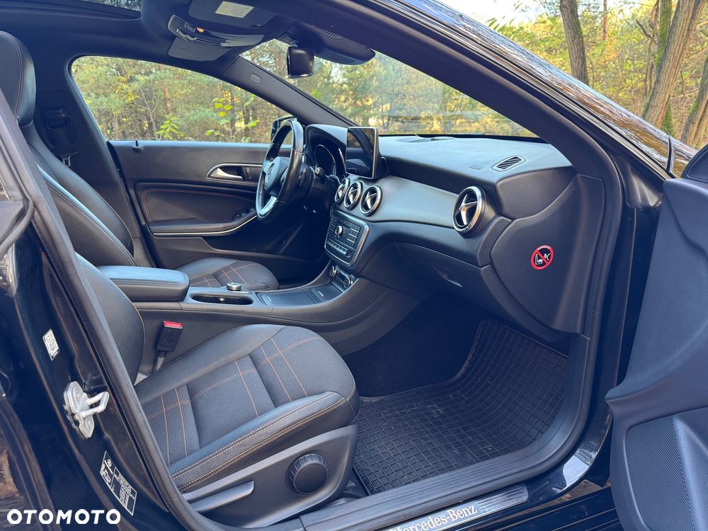 Mercedes-Benz CLA 200 7G-DCT - 17