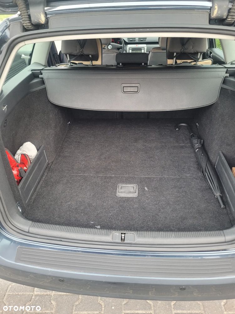Volkswagen Passat - 1