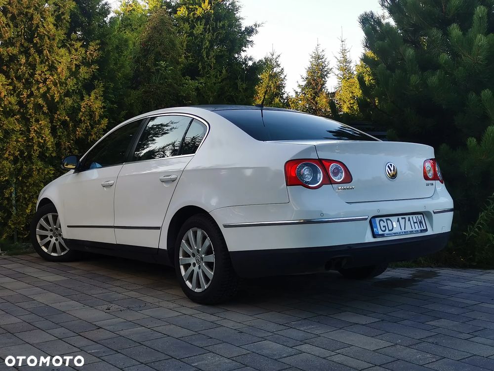 Volkswagen Passat - 1