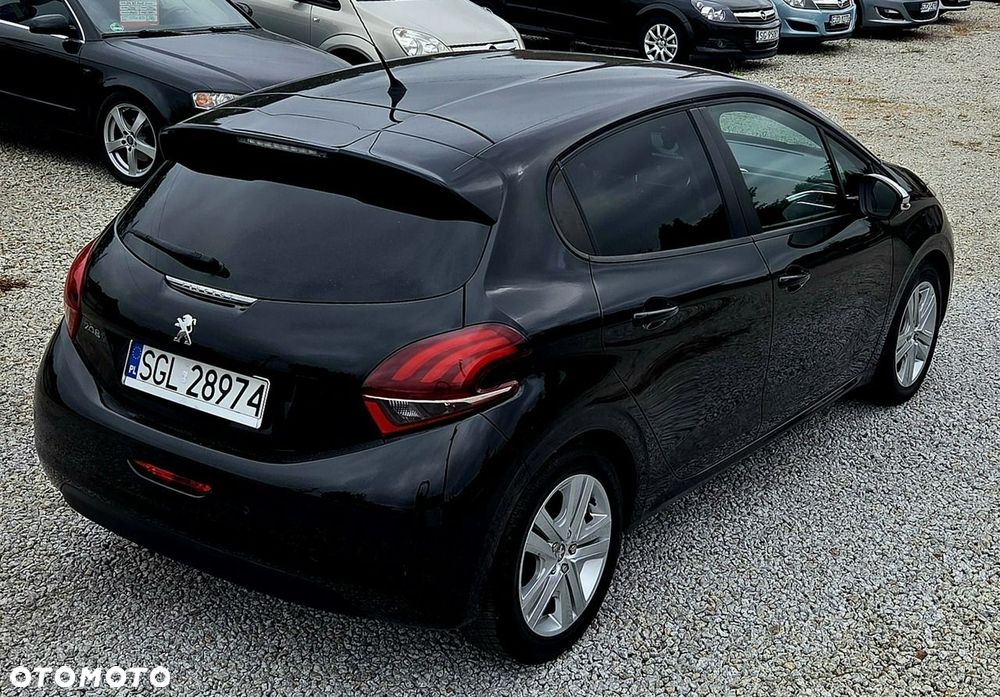 Peugeot 208 - 40