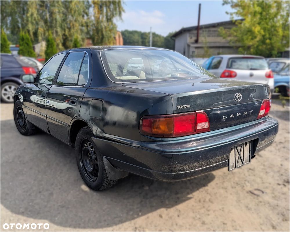 Toyota Camry III Sedan 2.2 131KM 1995 na części - 8