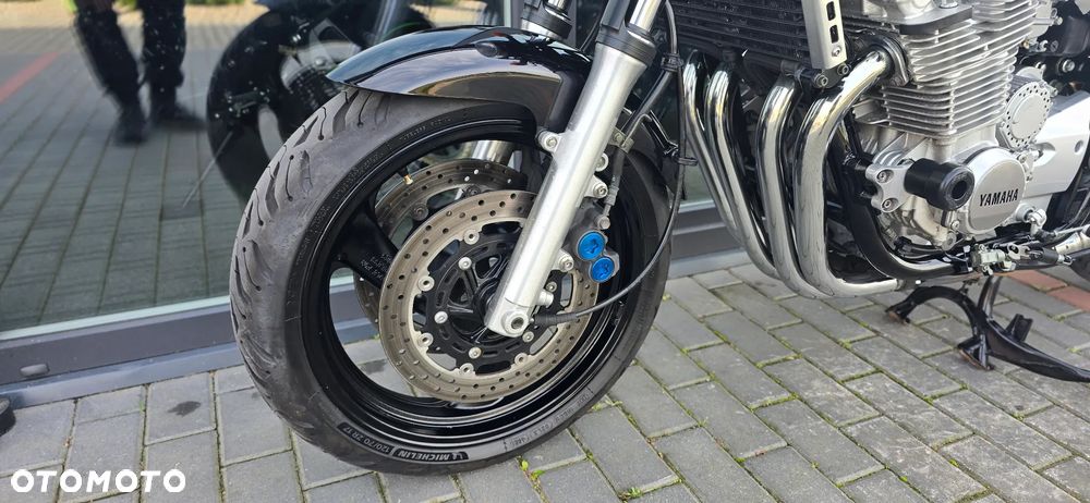Yamaha XJR - 33