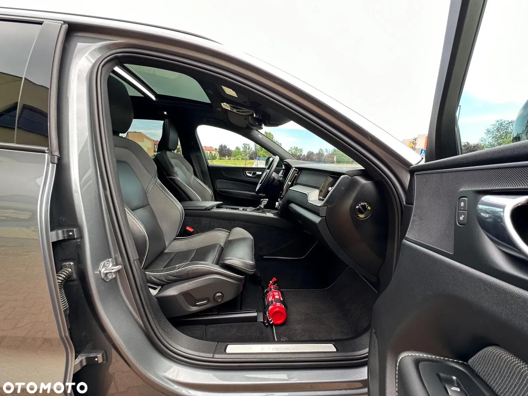 Volvo XC 60 D4 R-Design - 19
