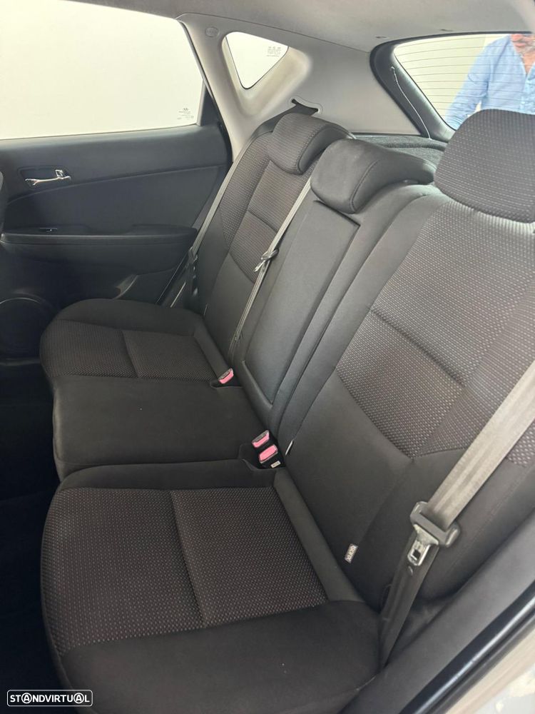 Hyundai i30 1.6 CRDI Comfort DPF - 24