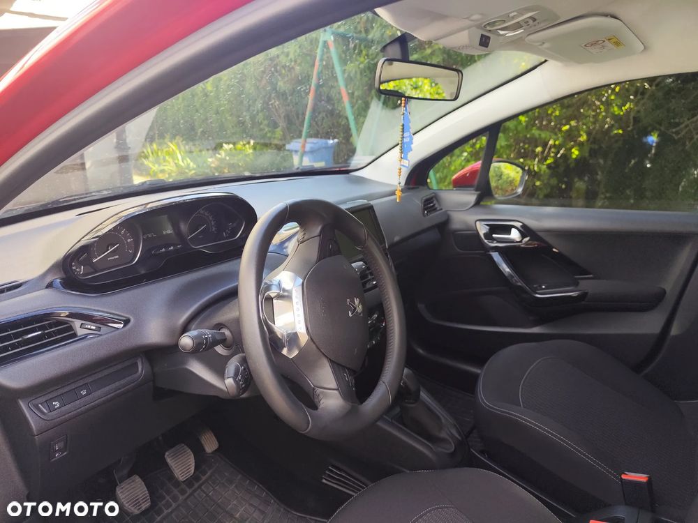 Peugeot 208 - 15