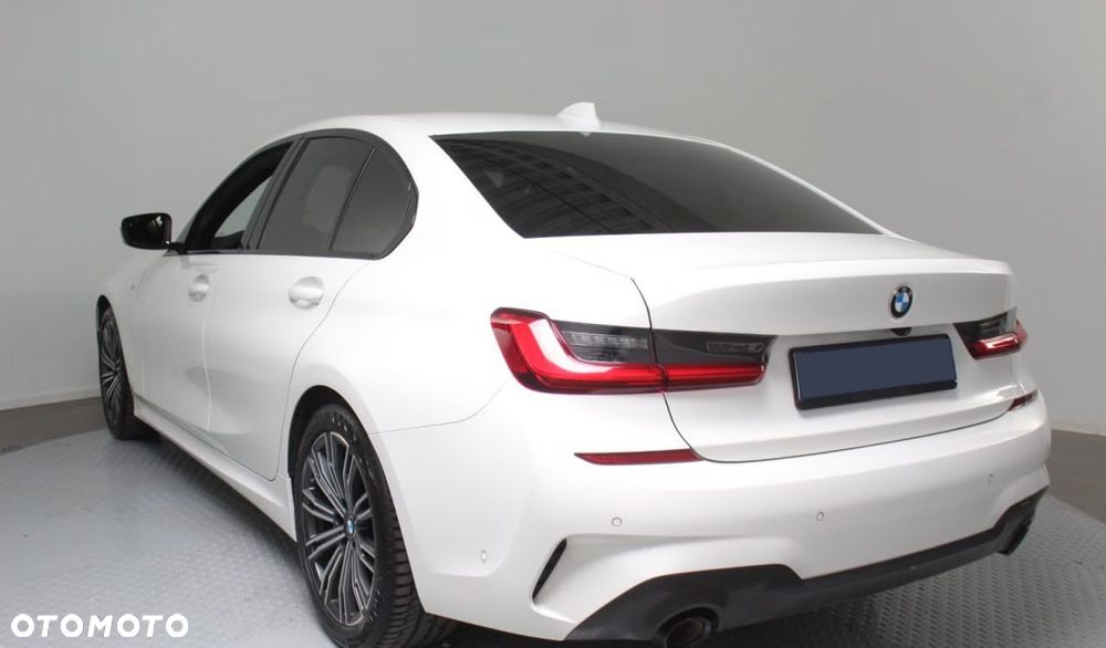 BMW Seria 3 320d xDrive Edition M Sport Shadow - 8