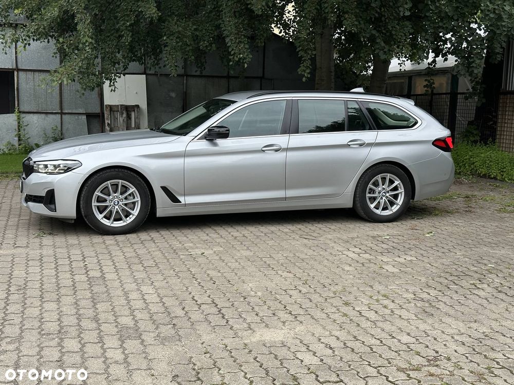 BMW Seria 5 530d xDrive mHEV - 6