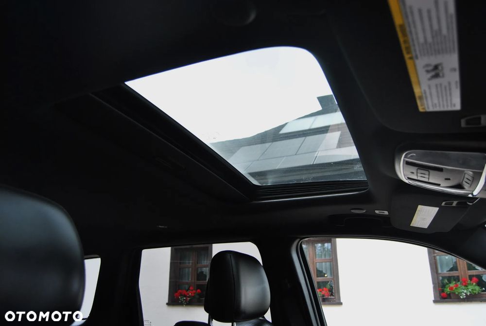 Jeep Grand Cherokee - 12