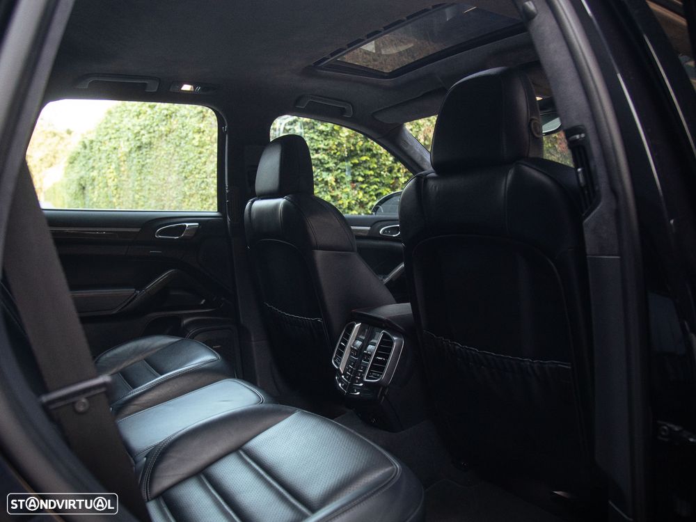 Porsche Cayenne Turbo Tiptronic S - 25