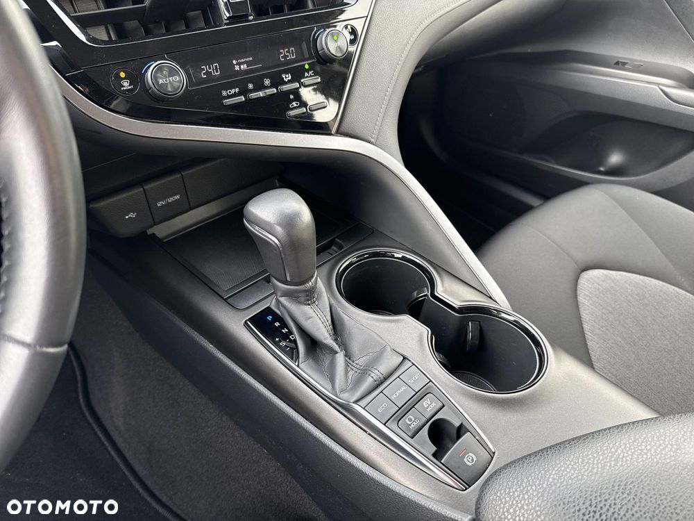 Toyota Camry 2.5 Hybrid Comfort CVT - 22
