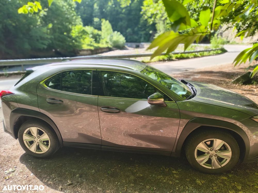Lexus UX 250h FWD Business - 27