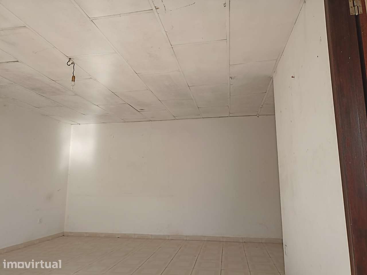 Lote com moradia ampla e adega Matacães - Grande imagem: 4/9