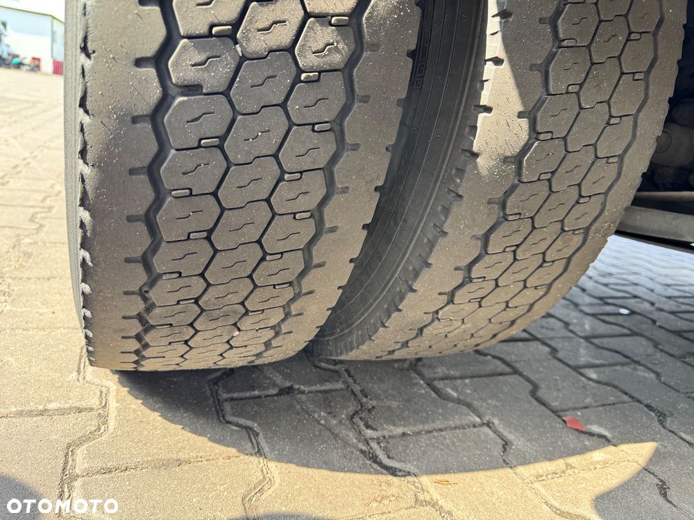 Komplet kół prowadzących, napędowych, felga, opona Pirelli 225/75 R17,5 - 6