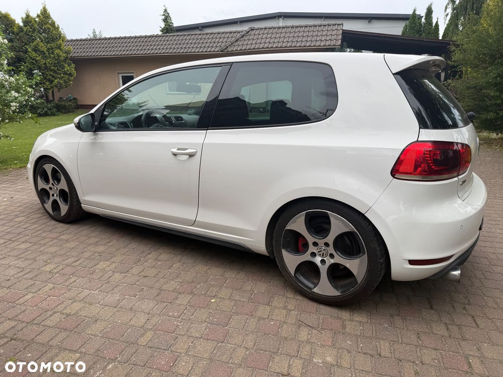 Volkswagen Golf 2.0 GTI adidas - 8