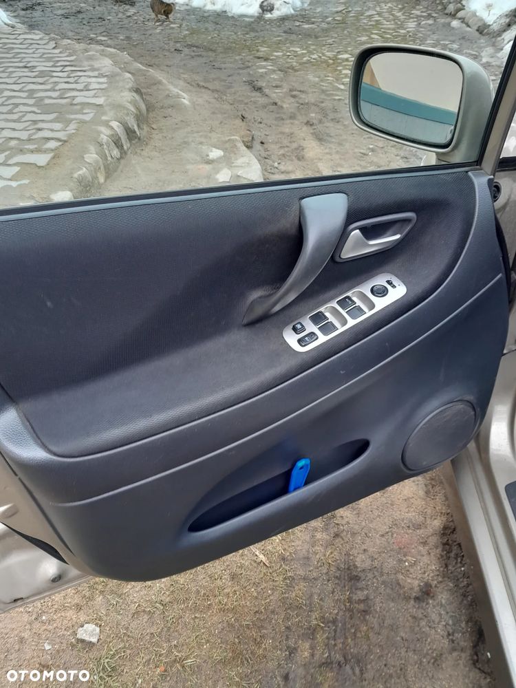 Suzuki Liana Kombi 1.6 4WD Comfort - 8