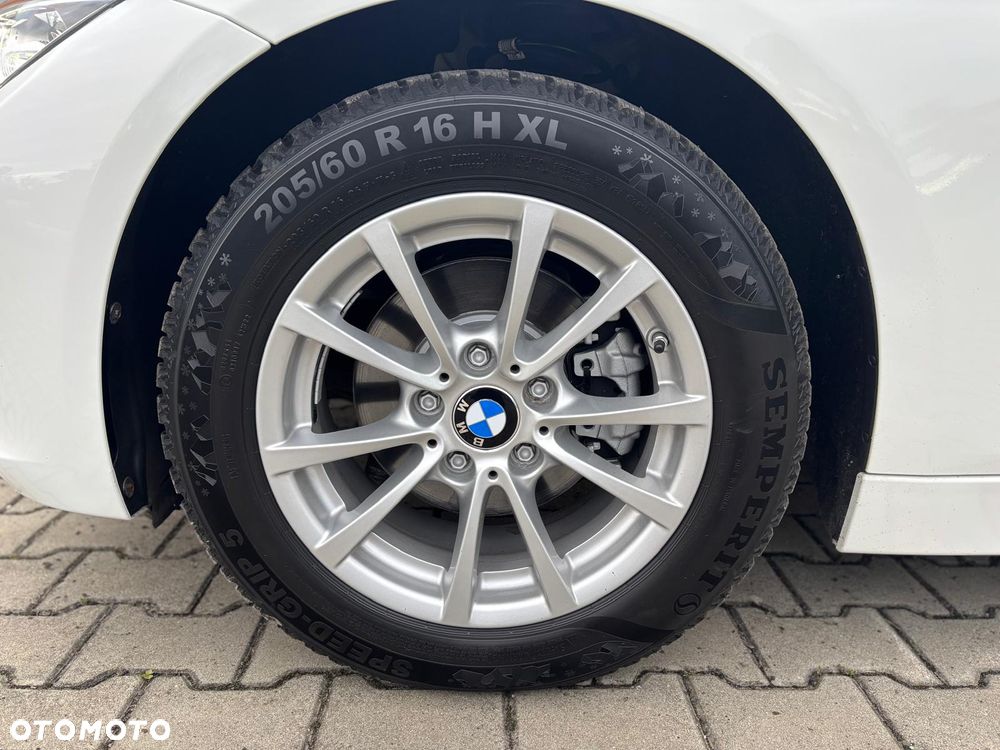 BMW Seria 3 318d Blue Performance Sport Line - 32